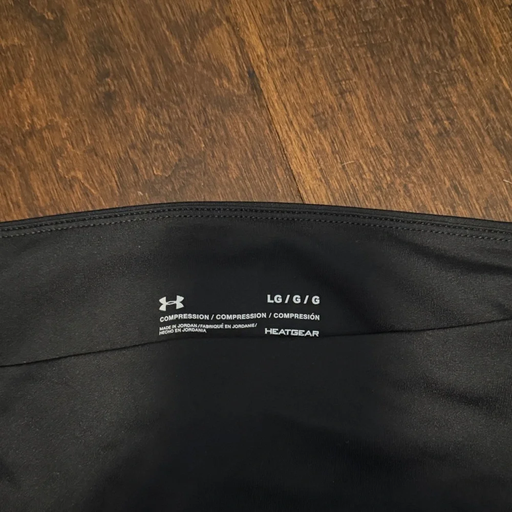 Under Armour Black Performance Capri Leggings - Picture 2 of 5